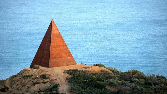Piramide di Fiumara d'Arte